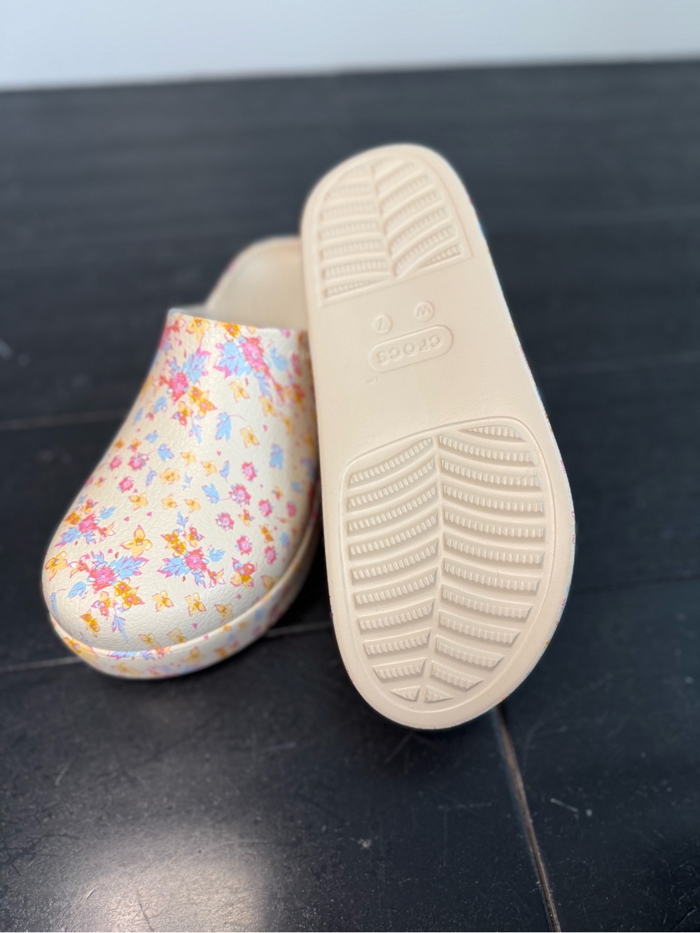 NWOT CROCS Dylan Platform Clogs - Cream Floral Print - Picture 4 of 8